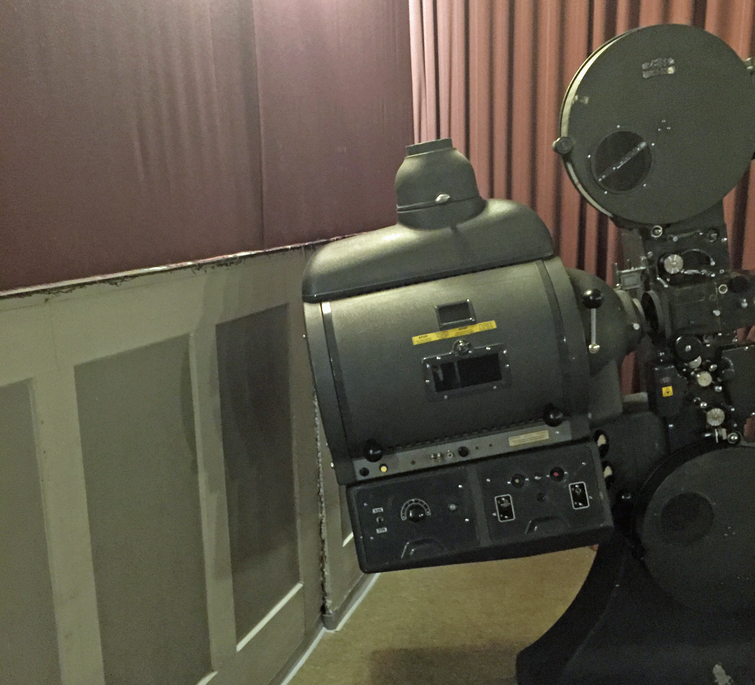 Alter 35mm Projektor (Saal 1)