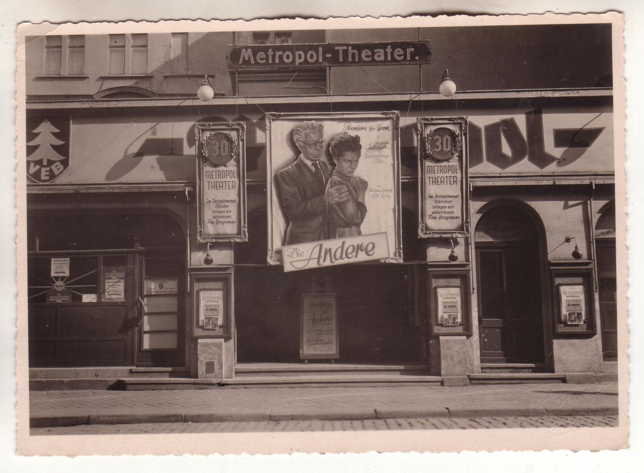 1949 feiert das METROPOL seinen 30. Geburtstag.