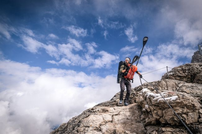 Der Abstieg von der Zugspitze erfolgt auch über ausgesetztes Terrain. © Jozef Kubica